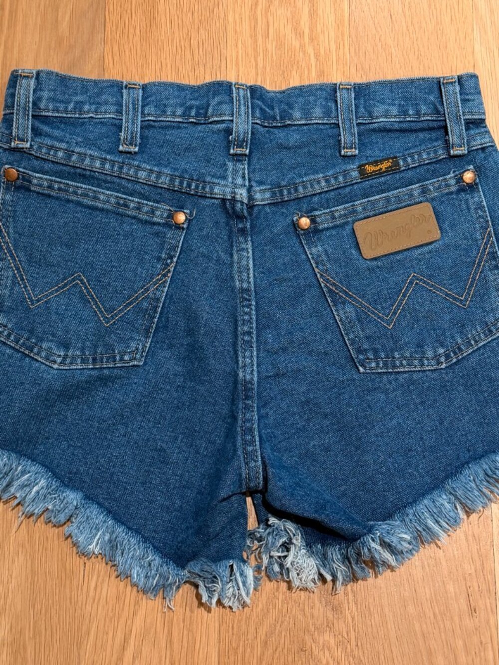 Wrangler Reworked Short - Picture 3 of 5